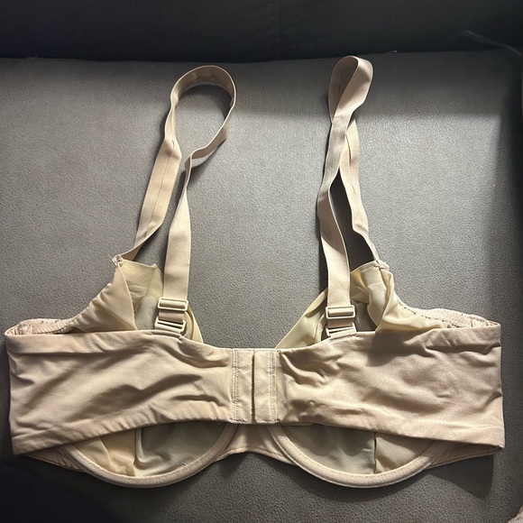 SKIMS No Show Molded Unlined Balconette Bra flaw last photo 38DD 154 - Picture 7 of 8